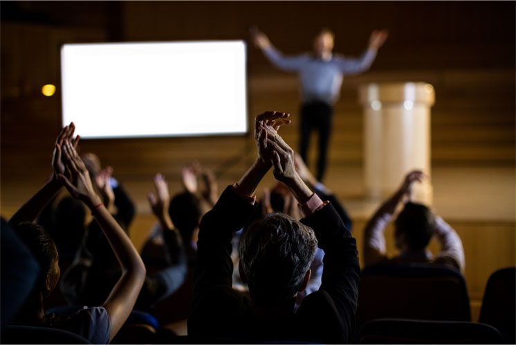 audience-applauding-speaker-after-conference-presentation_03